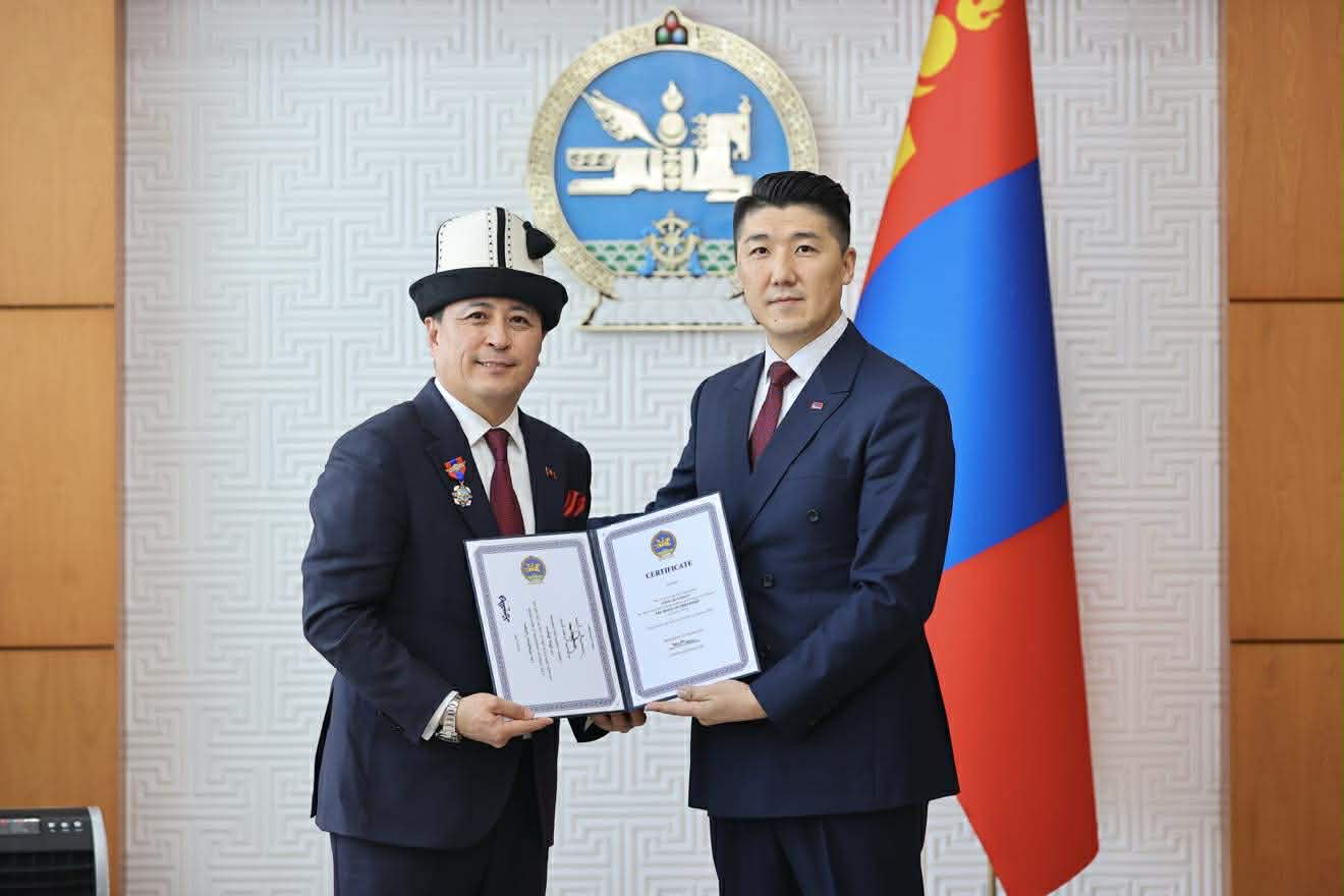 received_1269399121690506